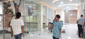 Harga kaca tempered 12 mm terpasang bsd